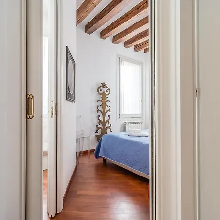 7 Windows On Venice By Lionhost Exterior photo